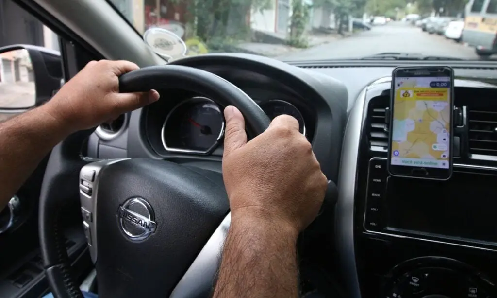 Motoristas de aplicativo utilizavam perfis falsos e dados de terceiros para atuar clandestinamente | Foto: Rovena Rosa / Agência Brasil