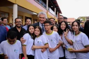 Governador entregou a obra do Colégio Estadual Elberto Alves Batista, em Aparecida de Goiânia. | Foto: Divulgação
