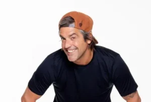 Duca Pantaleão, da Praça É Nossa, apresenta show de stand up comedy em Goiânia