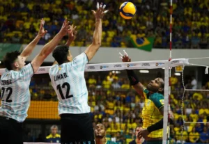Em última competição antes do Pré-Olímpico, seleção masculina profissional cai para a Argentina na Sul-Americana, enquanto os futuros das quadras conquistam vitórias importantes. (Foto: Mauricio Val/FVImagem/CBV)