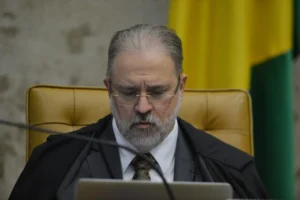 Mensagens indicam que Aras tentou auxiliar empresário de grupo golpista