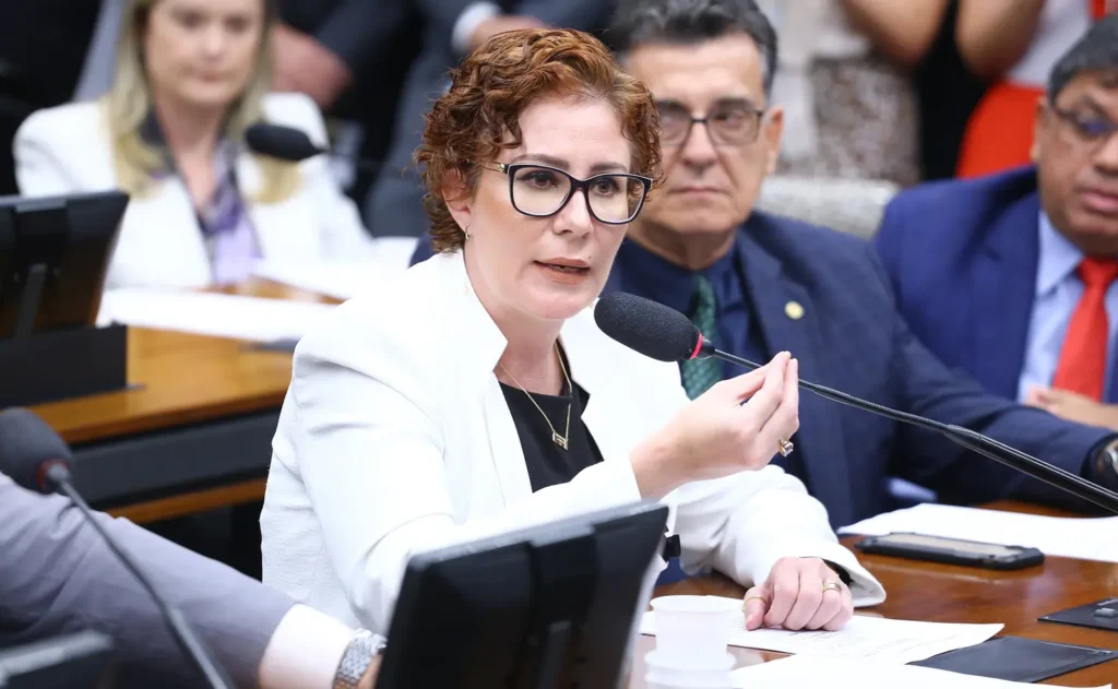 Armada, a deputada perseguiu um jornalista pouco antes das eleições. | Foto: Câmara