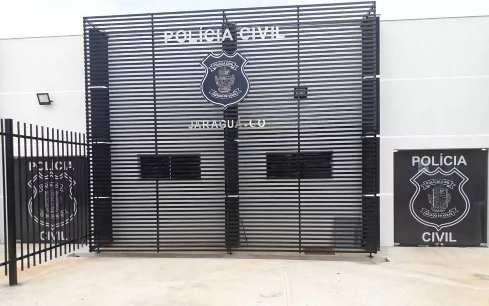 Os policiais prenderam o suspeito em flagrante quando saía de casa, com sua esposa, para ir à igreja | Foto:
