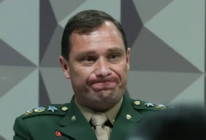 |Exército diz que Mauro Cid extrapolou papel de ajudante de Bolsonaro