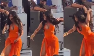 Rapper arremessou o microfone em alguém que havia jogado bebida nela durante seu show em Las Vegas | Foto: Reprodução/Twitter