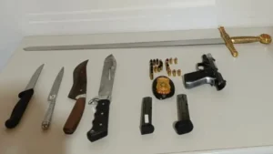 O homem chegou a enviar um vídeo portando uma arma de fogo e dizendo que iria assassinar a sua ex-esposa e os seus filhos | Foto: PCGO
