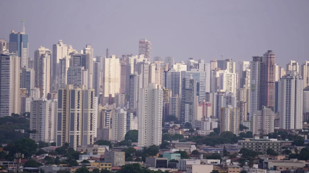 Entenda como as oscilações climáticas, recordes de calor e chuvas repentinas estão impactando o estado | Foto: Leandro Braz/O Hoje