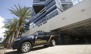 Brasília (DF), 31/08/2023 - Movimentação no prédio sede da Polícia Federal, que ouve Bolsonaro e mais sete envolvidos no caso da venda de joias. Foto: Marcelo Camargo/Agência Brasil
