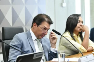 Comissão Parlamentar Mista de Inquérito dos Atos de 8 de Janeiro de 2023 (CPMI - 8 de Janeiro) realiza reunião para ouvir o ex-comandante da Polícia Militar do Distrito Federal (PMDF).

Mesa:
presidente da CPMI do 8 de Janeiro, deputado Arthur Maia (União-BA);
relatora da CPMI do 8 de Janeiro, senadora Eliziane Gama (PSD-MA).

Foto: Geraldo Magela/Agência Senado