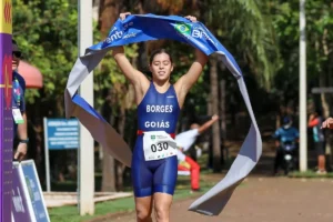 Jovem goiana pratica a modalidade junto com suas duas irmãs e dominou a prova feminina (Foto: Beto Noval/COB)