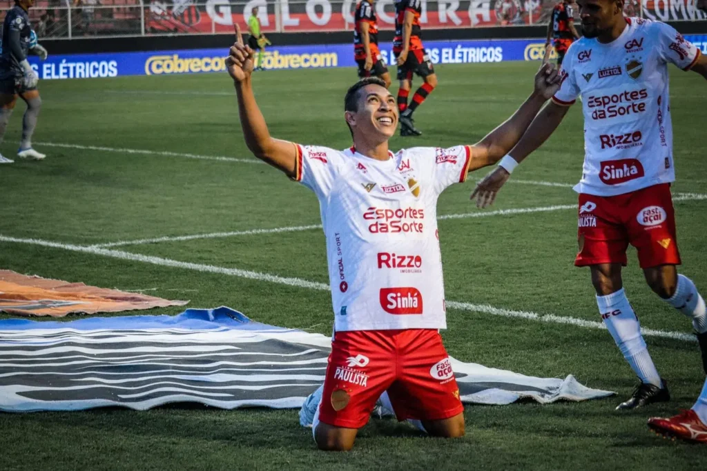 Tigrão faz valer a “lei do ex” e encerra sequência negativa na Segundona (Foto: Fernando Brito / Vila Nova)