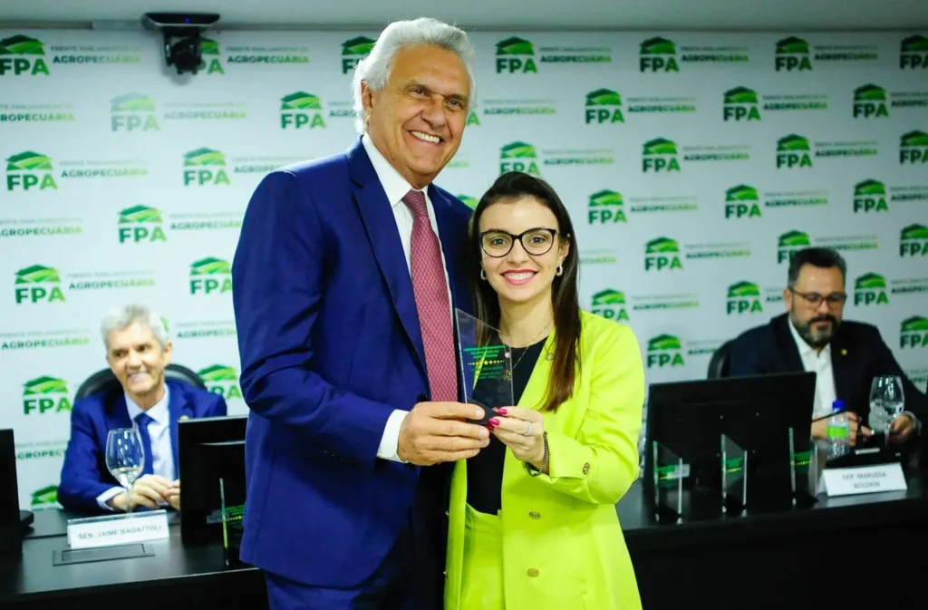 Caiado é homenageado por Frente Parlamentar da Agropecuária