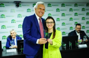 Caiado é homenageado por Frente Parlamentar da Agropecuária