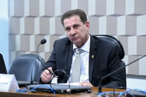 “Da maneira que está, não vejo ambiente para aprovar a reforma”, diz Vanderlan
