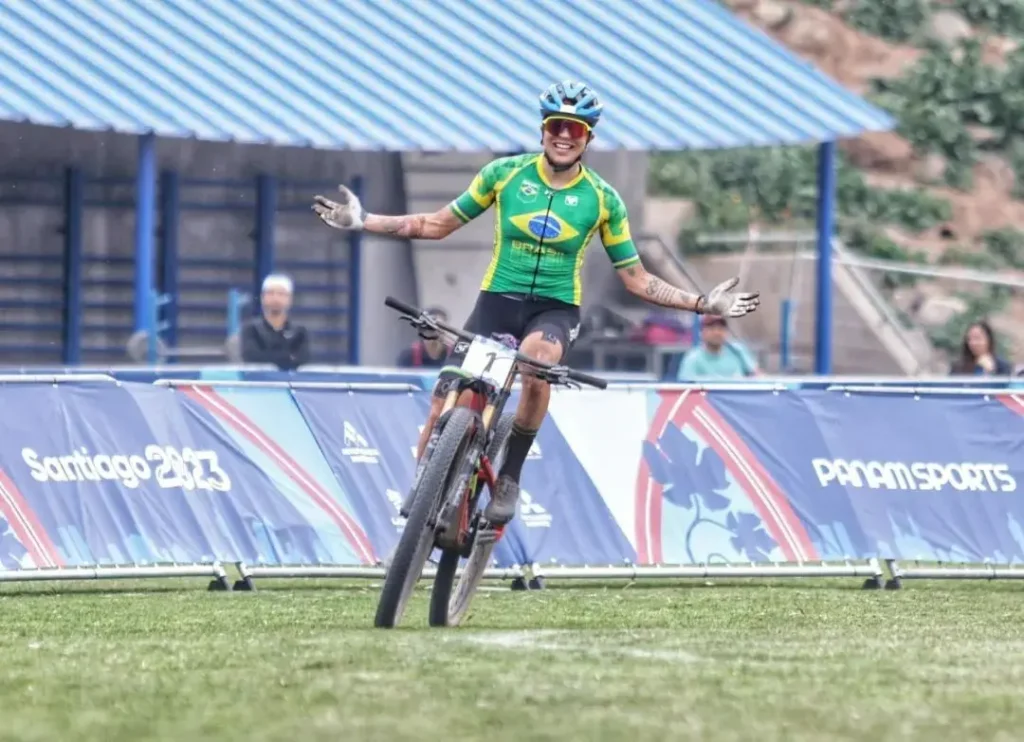 Raiza Goulão conquistou uma bronze no ciclismo cross-country (Foto: Wander Roberto/COB)