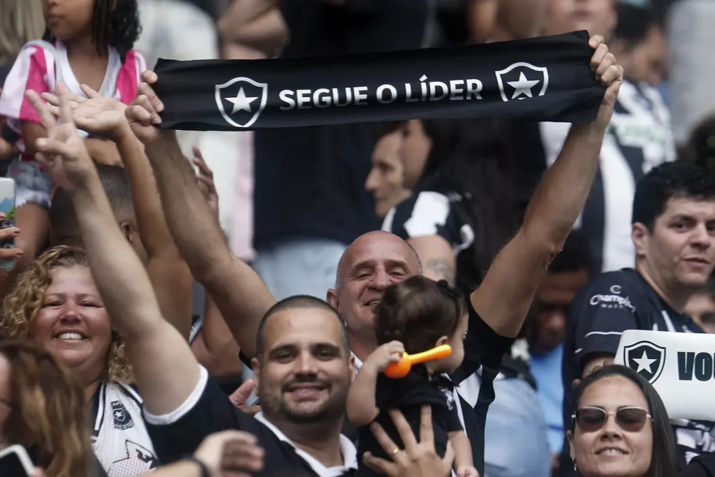 Treino aberto do Botafogo, Estadio Nilton Santos. 30 de Setembro de 2023, Rio de Janeiro, RJ, Brasil. Foto: Vitor Silva/Botafogo. 
Imagem protegida pela Lei do Direito Autoral Nº 9.610, DE 19 DE FEVEREIRO DE 1998. Sendo proibido qualquer uso comercial, remunerado e manipulacao/alteracao da obra.
