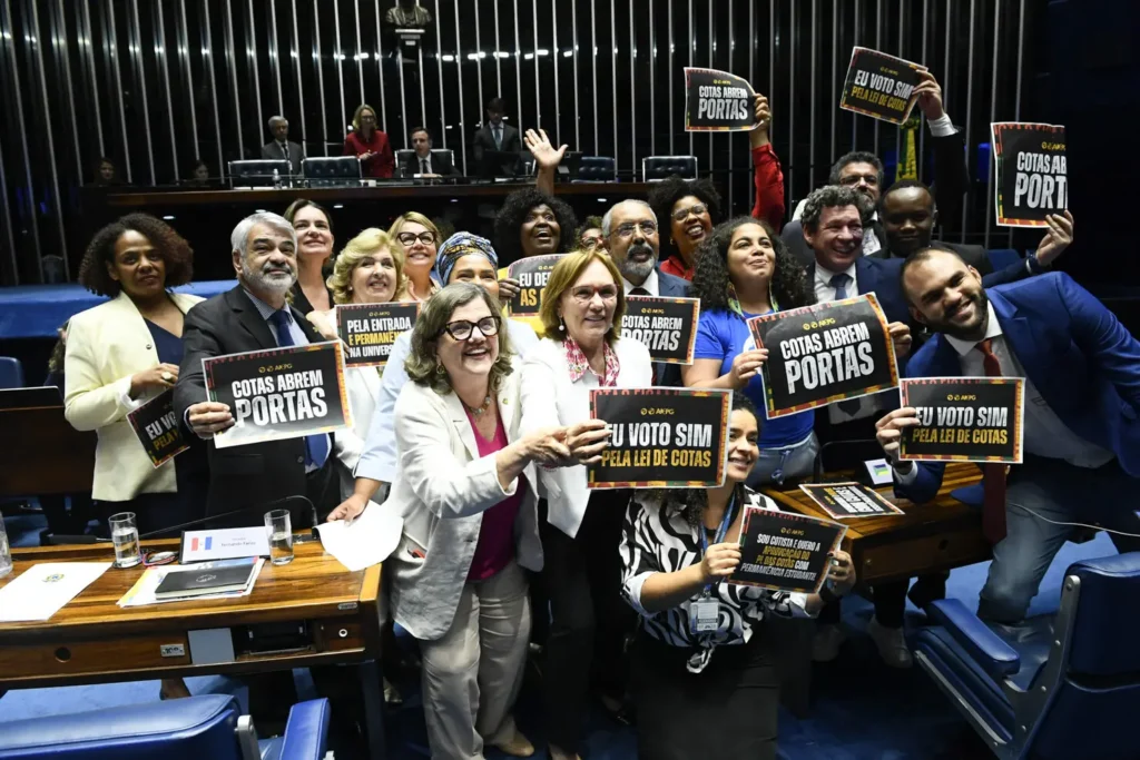 Plenário do Senado Federal durante sessão deliberativa ordinária. 

Na ordem do dia, PEC 8/2021, que "altera a Constituição Federal para dispor sobre os pedidos de vista, declaração de inconstitucionalidade e concessão de medidas cautelares nos tribunais". 

Mesa:
deputada Maria do Rosário (PT-RS);
presidente do Senado Federal, senador Rodrigo Pacheco (PSD-MG); 
secretário-geral da Mesa do Senado Federal, Gustavo A. Sabóia Vieira. 

Participam:
senador Humberto Costa (PT-PE); 
senadora Augusta Brito (PT-CE); 
senadora Ivete da Silveira (MDB-SC); 
senadora Teresa Leitão (PT-PE); 
senadora Zenaide Maia (PSD-RN); 
senador Paulo Paim (PT-RS);
presidente da União Nacional dos Estudantes (UNE), Manuella Mirella;
deputada Maria do Rosário (PT-RS)
deputada Dandara (PT-MG);
deputado Reginaldo Lopes (PT-MG); 
deputada Benedita da Silva (PT-RJ);

Foto: Marcos Oliveira/Agência Senado