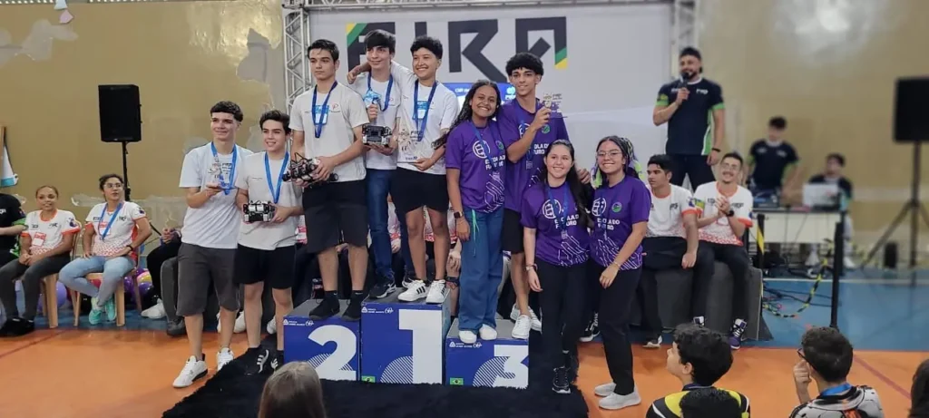 Alunos da Escola do Futuro de Goiás (EFG) Luiz Rassi, em Aparecida de Goiânia, ficam em 3º lugar na etapa estadual do FIRA Brasil | Foto: Secti