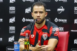 Com expulsão de Bruno Tubarão, Soares volta ao time contra o Novorizontino (Foto: Ingryd Oliveira/ACG)