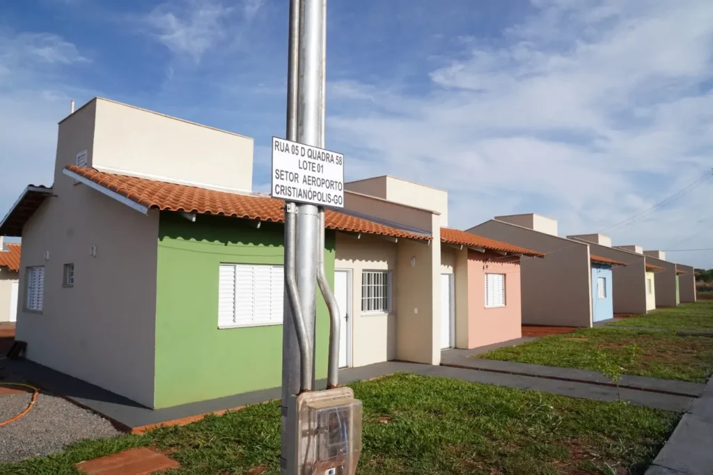 Casas a custo zero já entregues em outros municípios: agora estão abertas inscrições para famílias com renda até um salário mínimo de Alto Paraíso, Buriti e Pontalina | Foto: Edgard Soares