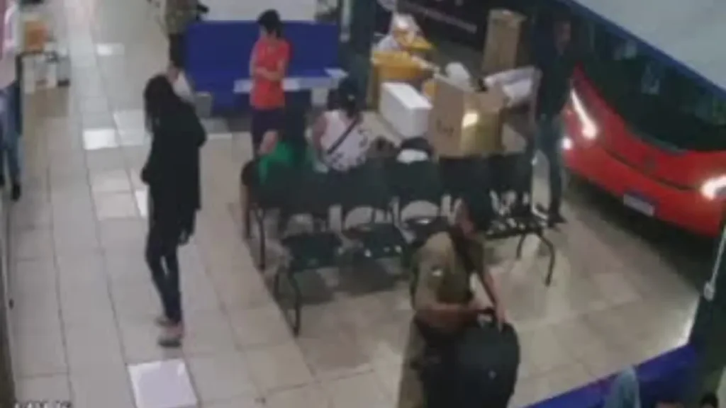 O homem, ainda não identificado, tentou furtar a arma de um policial fardado na rodoviária em Gurupi | Foto: Divulgação/Policia Militar de Tocantins