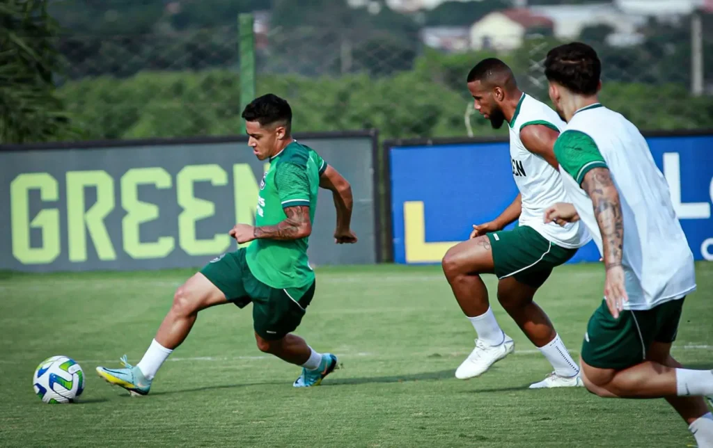 A sequência de jogos do time esmeraldino não é boa, com 4 empates e uma derrota (Foto: Rosiron Rodrigues/Goiás EC)