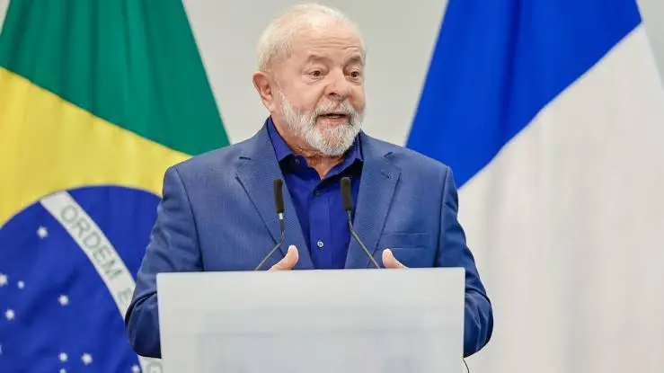 Embora não tenha cedido temporariamente o cargo ao vice, Geraldo Alckmin, Lula optou por abordar assuntos menos controversos durante esse período | Foto: Reprodução