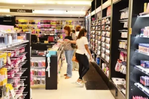 Comércio foi o setor que mais empregou no mês passado, seguido por serviços e indústria. | Foto: Divulgação