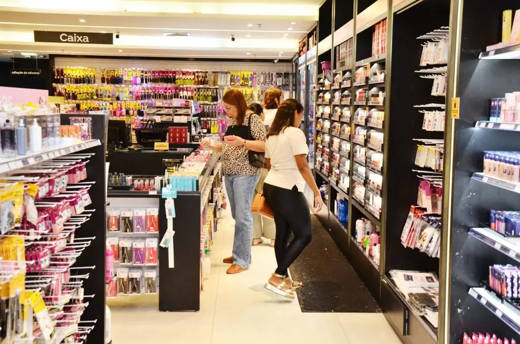 Comércio foi o setor que mais empregou no mês passado, seguido por serviços e indústria. | Foto: Divulgação
