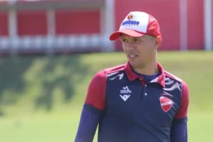 O técnico volta  para comandar a equipe nos cinco últimos jogos da temporada (Foto: Fernando Brito / Vila Nova F.C.)