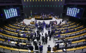 Governo acha que o texto está pronto para ser votado, mas oposição quer votar a proposta na próxima semana. | Foto: Câmara