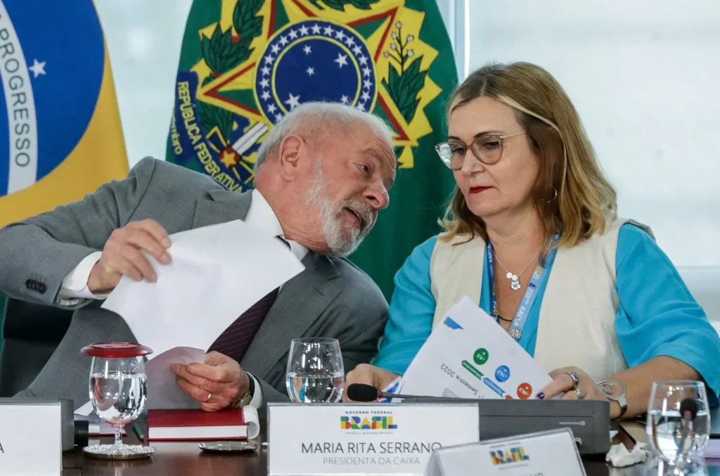Brasília/DF, 12/07/2023, O presidente Lula, e a presidente da Caixa, Maria Rita Serrano, durante assinatura de contrato FINISA - Financiamento à Infraestrutura e ao Saneamento, no Palácio do Planalto. Foto: Antônio Cruz/Agência Brasil