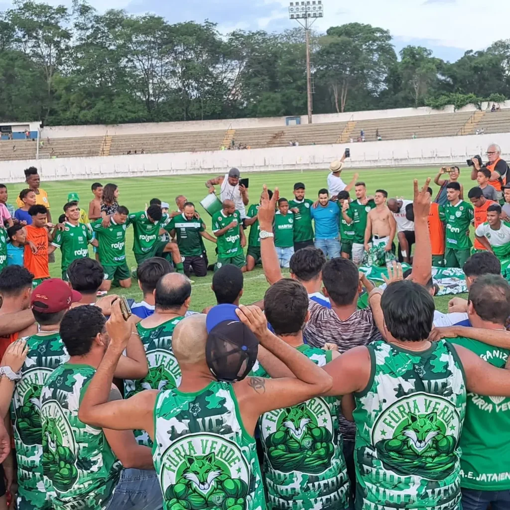 A equipe volta a jogar a primeira divisão um anos após ser rebaixada (Foto: Reprodução)