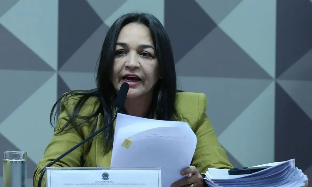 Brasília (DF) 17/10/2023 A relatora e  senadora Eliziane Gama durante leitura do relatório final da CPMI do Golpe. Foto Lula Marques/ Agência Brasil