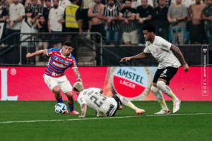 O jogo de ida ficou em 1 a 1. Zé Welison abriu o placar para o Fortaleza e Yuri Alberto empatou para o Corinthians FOTO: Mateus Lotif/FEC