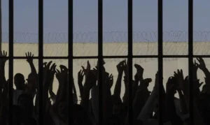 Silhueta de presos em presídio. Foto: Wilson Dias/Agência Brasil