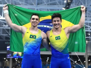 Arthur Nory e Bernardo Miranda garantiram dobradinha na ginástica para o Brasil (Foto: Ricardo Bufolin/CBG)