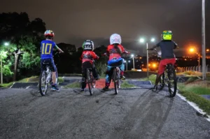 Segundo o secretário Gerfeson Aragão, o bicicross também desenvolve nas crianças uma melhor coordenação motora, equilíbrio e autoconfiança | Foto: Brunno Moreira