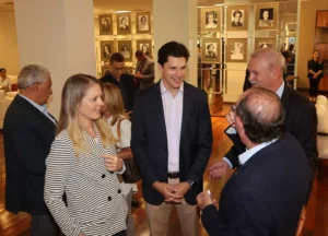 Governador em exercício, Daniel Vilela recebe Eve Pedersen, embaixadora da Dinamarca no Brasil | Foto: André Costa