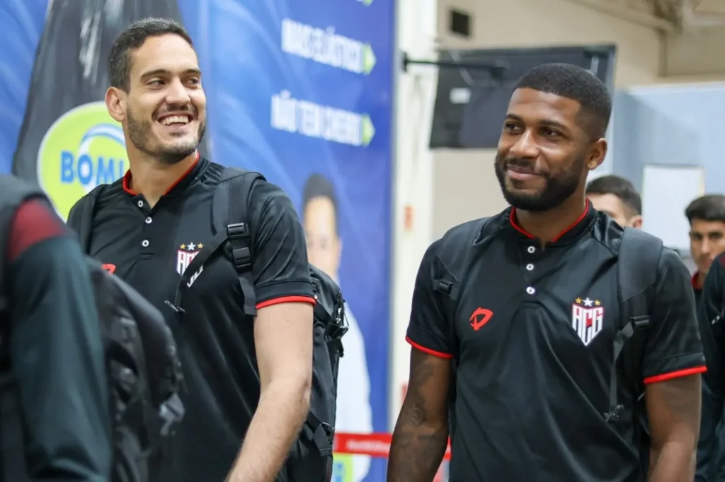 A equipe embarcou nesta quinta-feira para o penúltimo jogo do campeonato (Foto: Ingryd Oliveira)