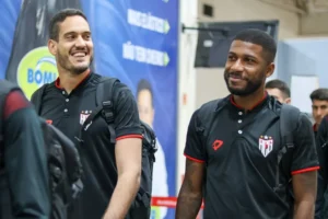 A equipe embarcou nesta quinta-feira para o penúltimo jogo do campeonato (Foto: Ingryd Oliveira)
