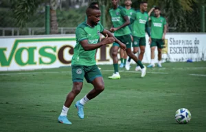 A disputa entre as equipes se acirra ainda mais, pois Goiás e Cruzeiro irão se enfrentar na próxima rodada (Rosiron Rodrigues/Goiás EC)