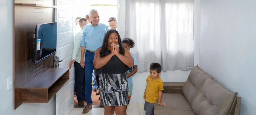 Umas das contempladas foi Luzineide Cruz Lima, de 35 anos, ela é diarista e tem quatro filhos. “Vai mudar a minha vida”. | Foto: Divulgação
