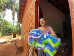 Ação do Goiás Social distribui itens como filtros de barro, cobertores, fraldas descartáveis e pacotes do Mix do Bem para 1.140 famílias. | Foto: Divulgação