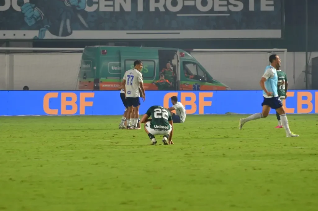 Essa é a terceira derrota seguida do clube esmeraldino (Foto: Afonso Cardoso)