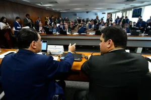 PEC foi aprovada com 20 votos favoráveis e seis votos contrários. | Foto: Senado