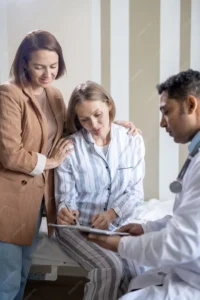Centros cirúrgicos e unidades de terapia intensiva adotam medidas específicas, permitindo o acompanhamento por um profissional de saúde quando há restrições por motivos de segurança. | Foto: Freepik