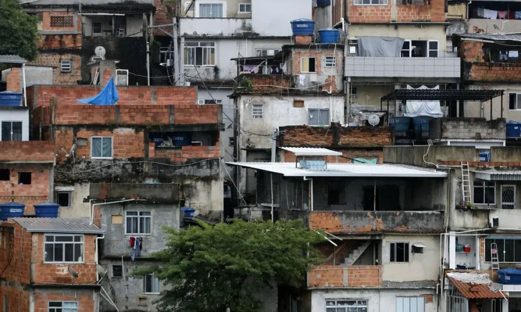 Vista geral da favela Morro Azul, na zona sul do Rio de Janeiro.