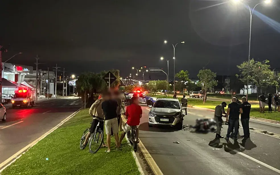 Impacto fez a vítima ser arremessada da moto  | Foto: Reprodução