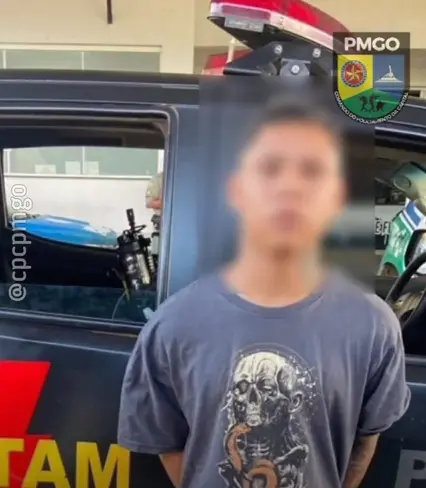 Adolescente estava armado com duas facas | Foto: Reprodução